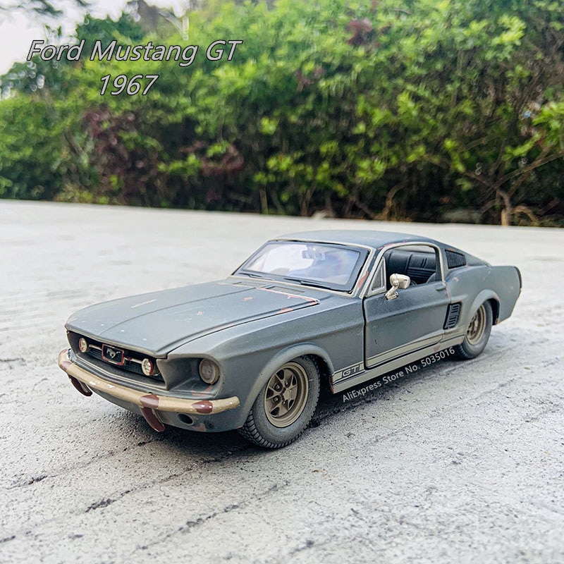 1967 ford mustang diecast model car 1:24 Scale